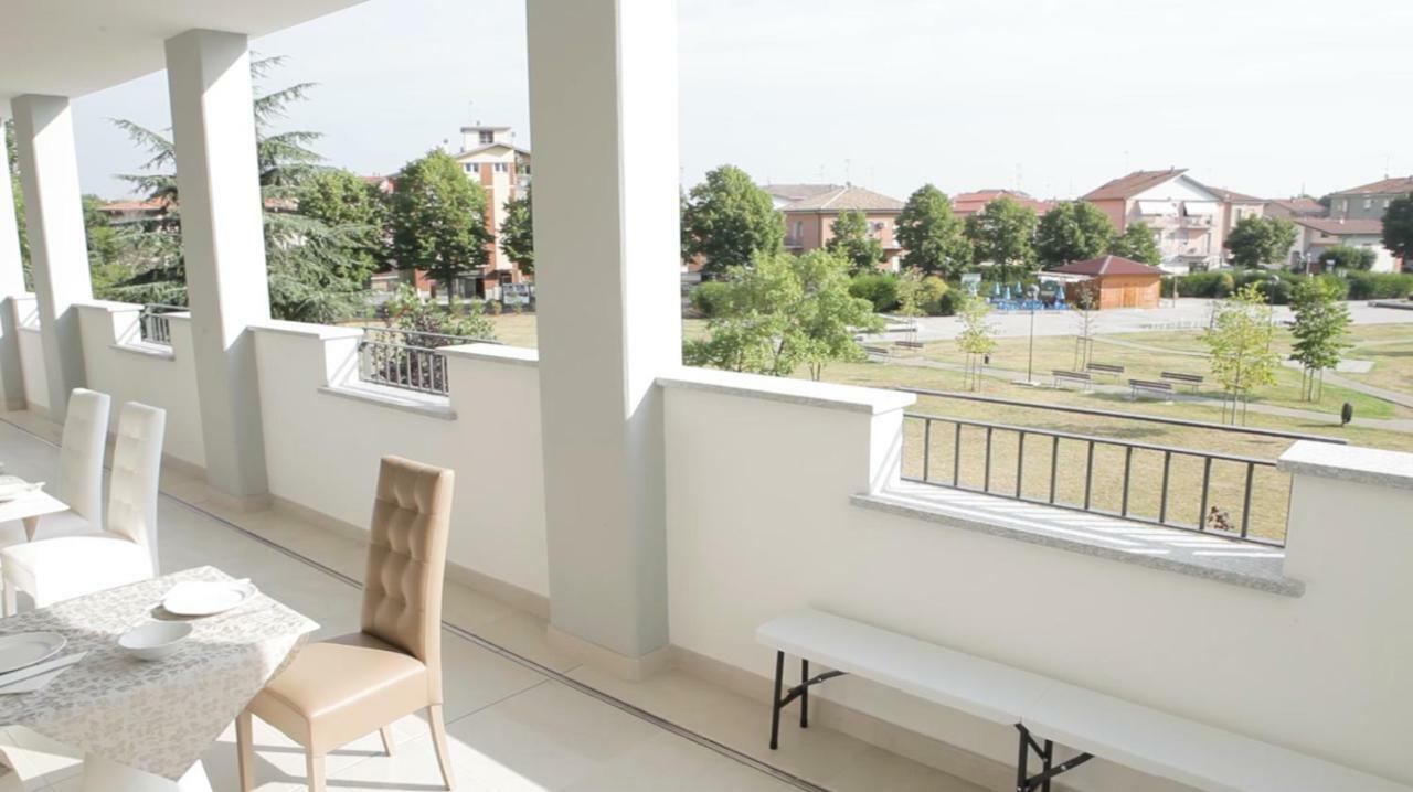Affittacamere Piacenza Palace Bagian luar foto